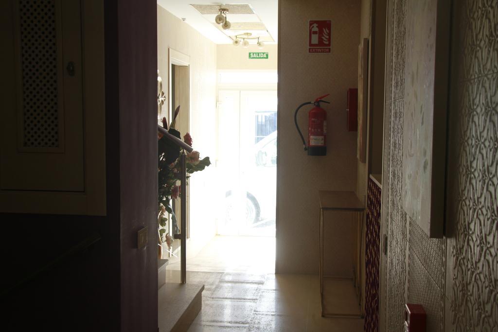 Hotel Hostal Flor De Lis- Lojo Conil De La Frontera Exterior foto